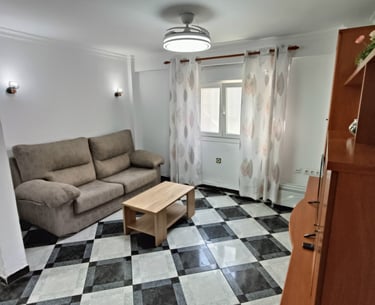 "Apartamento turístico Cádiz con excelente relación calidad-precio, cerca de la Playa y Hospital". 