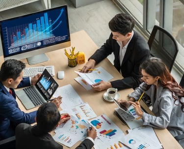 imagem de executivos de finanças em uma reunião 