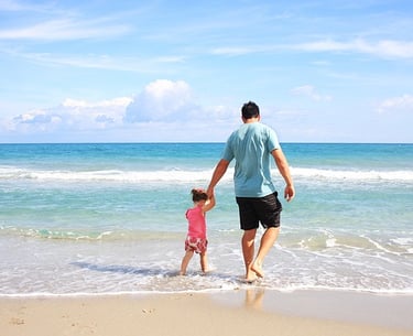 Paseo en familia por la Playa de la Malvarrosa