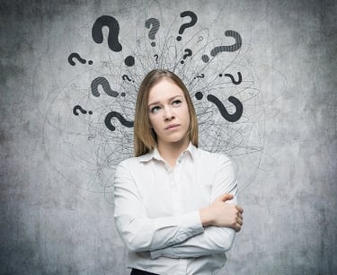 Femme interrogation accompagnement holistique et  psychothérapie intégrative 