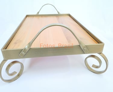 Uma bandeja de servir café.