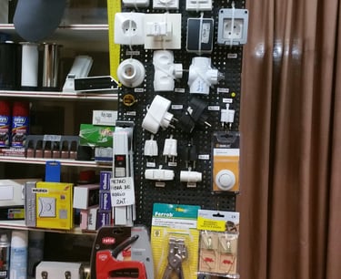 material electrico con clavijas, lubricantes, soporte tv y pegamentos 
