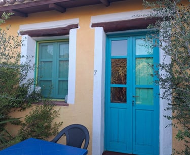 Exteriorul Camerei 7 Alb