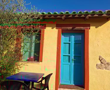 Exteriorul Camerei 8 Roșu