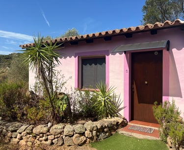 Exteriorul Camerei 5 Lila