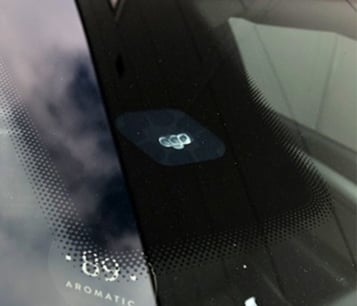 Automobilio stiklas su lietaus ir šviesos davikliu/jutikliu