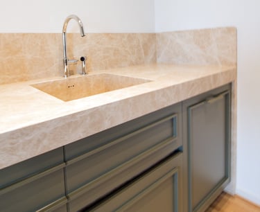 Giulia Sbrogiò | designer - cucina - marmo - marmo emperador light - luxury living- arredo lusso - arredo su misura - casa 