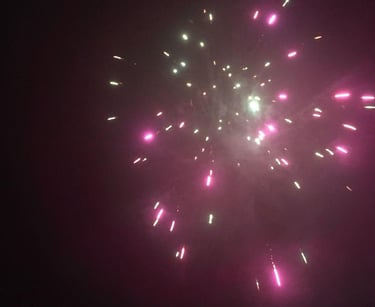 Feuerwerk Saarland Effekt der den Himmel erleuchtet