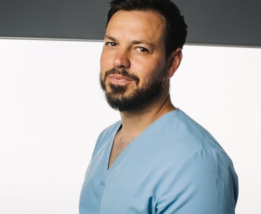 Fisioterapeuta Carlos Sastre en clínica de Toledo