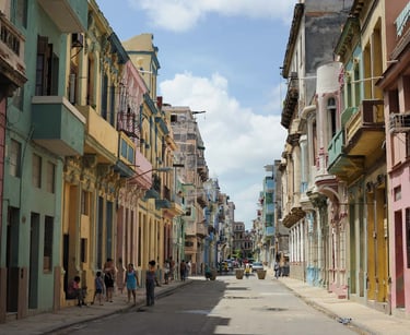 Une rue populaire et colorée à La Havane
