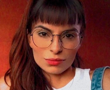 vanessa machada especialista em identidade de marca. @nemachadodesign