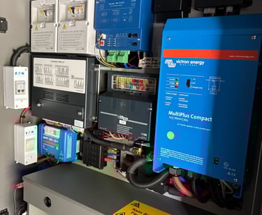 Victron-Energy System für Caravan-Technik mit Wechselrichter, Laderegler- und Batterielösung