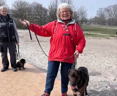Stolze Kundin mit Milo, dem Rüden von Marion und Martin Lindhof
