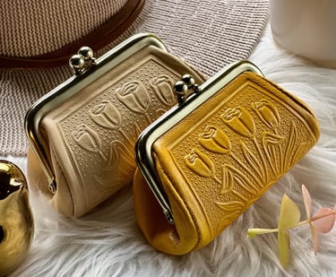 Vintage style leather coin purse - Kiss clasp purse