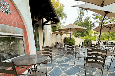 Outdoor seating at Dos Vientos Local Table in Newbury Park