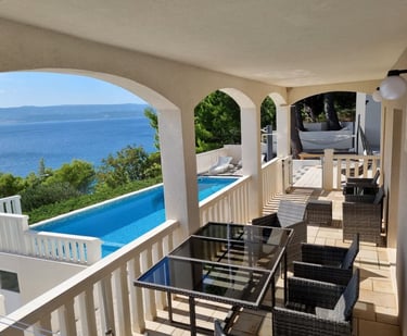 Balcony sea view through arch with pool and Adriatic horizon, Lokva Rogoznica