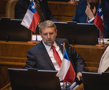 Diputado Fernando Ugarte Tejeda en sesión de Sala