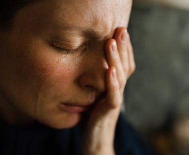 Woman crying, grief and loss – supported by Green Leaf Hypnotherapy, Lancing, West Sussex