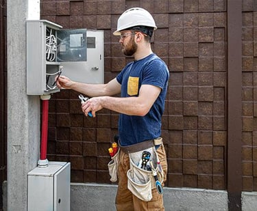 "Aksu 'da elektrik güç artırımı hizmetleri sağlayan Zed Elektrik Mühendislik."