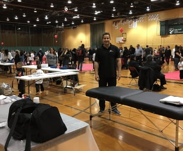 Ostéopathe et masso sportif Abigail Suárez lors d'une compétition de karaté représentant la Cli