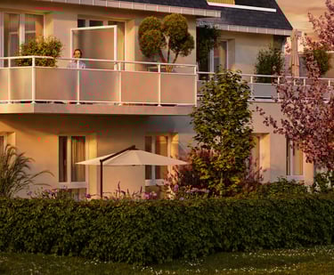 Balcon moderne d’un appartement neuf avec terrasse végétalisée et vue extérieure