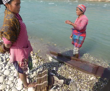 gold diggers near Mohana river