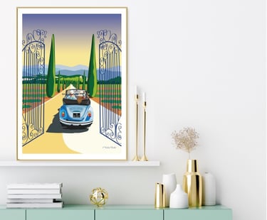 Affiche dans un cadre représentant une coccinelles vintage roulant dans une allée de cyprès. Esprit de Provence.