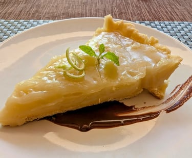 Tarte au citron maison servie au restaurant de l’hôtel Ocean Lodge à la Baie de Sakalava à Diego-Suarez Madagascar