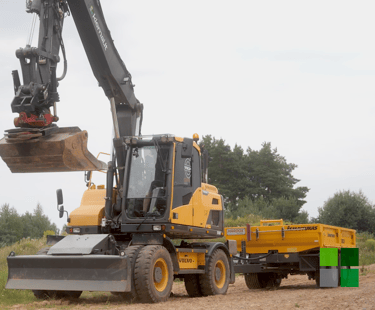 Kiemai.lt Ratinis ekskavatorius Volvo EW160D su roto tiltu ir puspriekabe