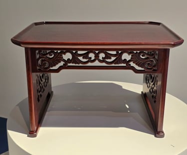 Finished tray table