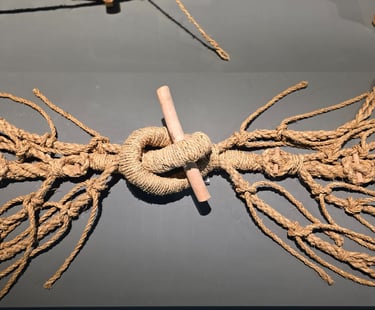 Miniature rope for the Gikisi tug of war