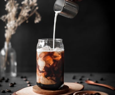Latte 拿铁   Espresso with fresh milk. 浓缩咖啡加鲜牛奶