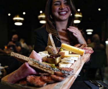 Service en salle au restaurant La Parisienne à Nîmes