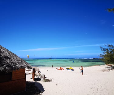 Vue depuis le bungalow sur la plage de Sakalava – hébergement front de mer