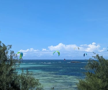 Vue mer depuis la terrasse d’un bungalow à l’hôtel Ocean Lodge à Sakalava Diego-Suarez Madagascar