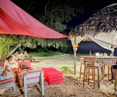 Espace restaurant et lounge de l’hôtel Ocean Lodge à Sakalava Diego-Suarez Madagascar en bord de mer