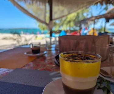 Espace détente lounge sur la plage à l’hôtel Ocean Lodge à Sakalava Diego-Suarez Madagascar