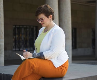 Swana Schuchmann sitting on a bench with a notebook and pen