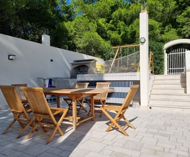 Central courtyard dining table with garden grill, Easy Living Holiday Home, Lokva Rogoznica