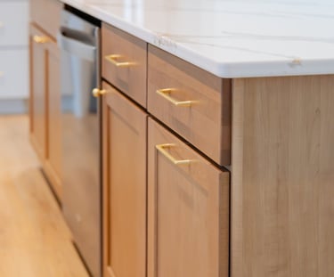 light brown kitchen cabinets