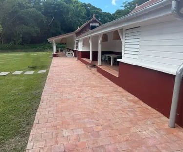 Terrasse terre cuite 28x28cm à la Martinique