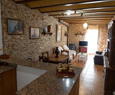 Vista del salón-comedor en la primera planta de Carmens Rural, Sant Jordi