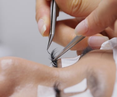 An individual is offering eyelash services with expertise