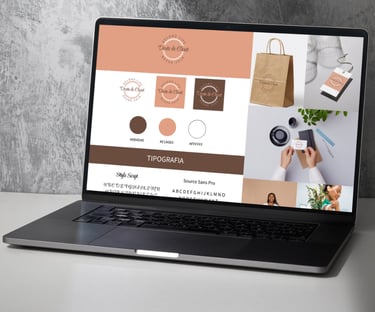 notebook com a identidade visual da empresa Direto do Closet Second Life