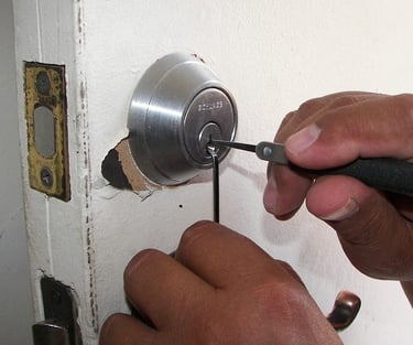 Abertura de portas Queijas - SOS Aberturas