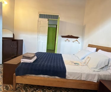 Casa Bela cuarto principal, cama grande , sabanas blancas