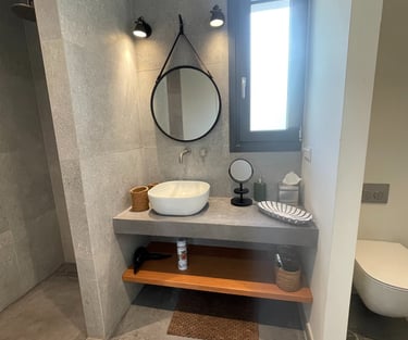 Villa Port Olivier - Villa bord de mer, les pieds dans l'eau, à louer sur l’île grecque de Lesbos