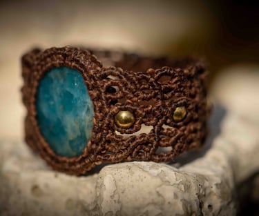 bijou micromacramé, pierre naturelle, matériaux naturels, artisanat éthique, fabriqué en France, fait main, apatite, tissage