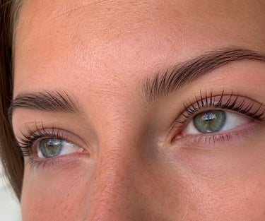 Soins cils et sourcils réalisés à l’institut Fée Pour Vous à Roquefort près d’Agen