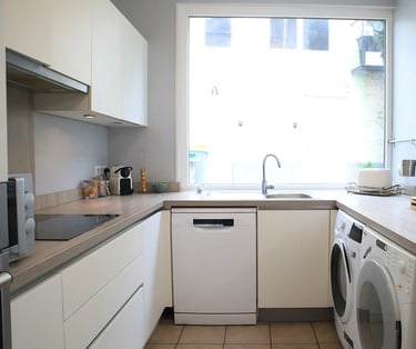 Cuisine équipée avec lave-linge, location moyenne durée pro